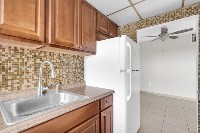 Building Photo - 1154 W 35th St