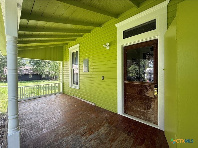 Building Photo - 184 3rd St