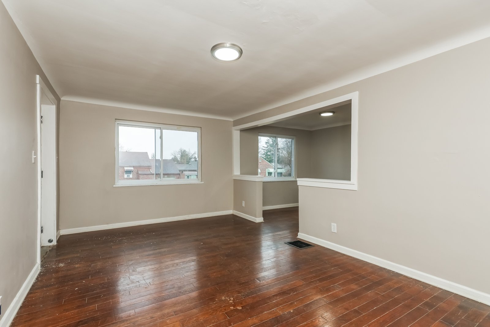Building Photo - 4311 Winona Ave