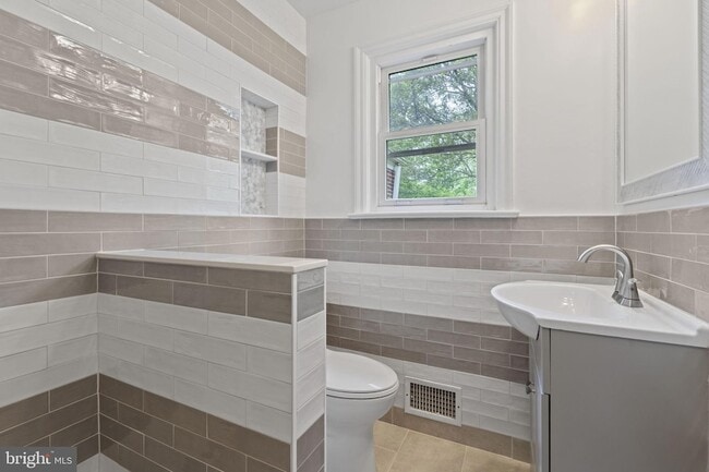 Building Photo - 4108 Orchard Dr