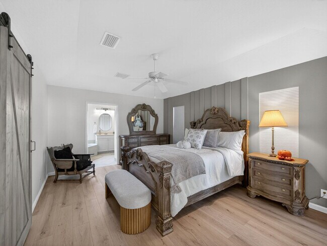 Building Photo - 2757 SW Versailles Terrace