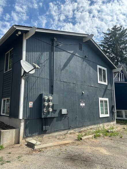 Building Photo - 811 W Spofford Ave
