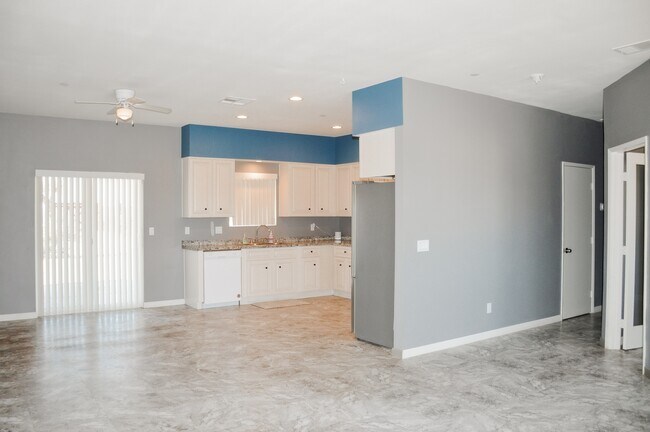Building Photo - 1381 Soledad Ave