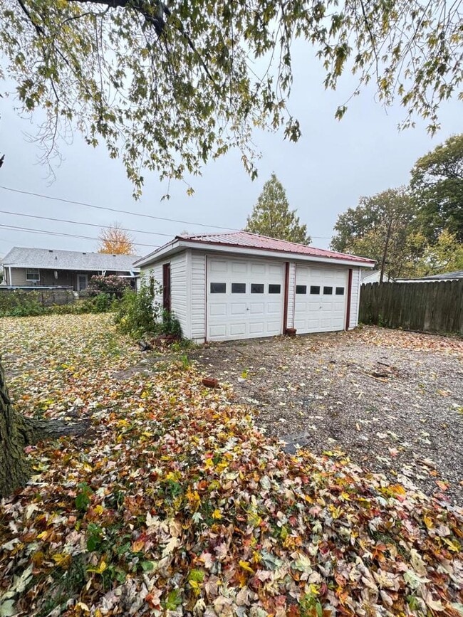 Building Photo - 2404 Pollack Ave