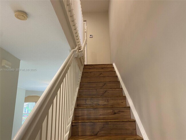 Building Photo - 112 Wakulla Springs Way