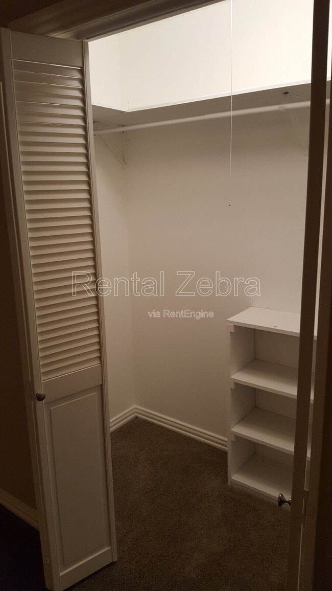 Building Photo - 2939 Longmeade Dr