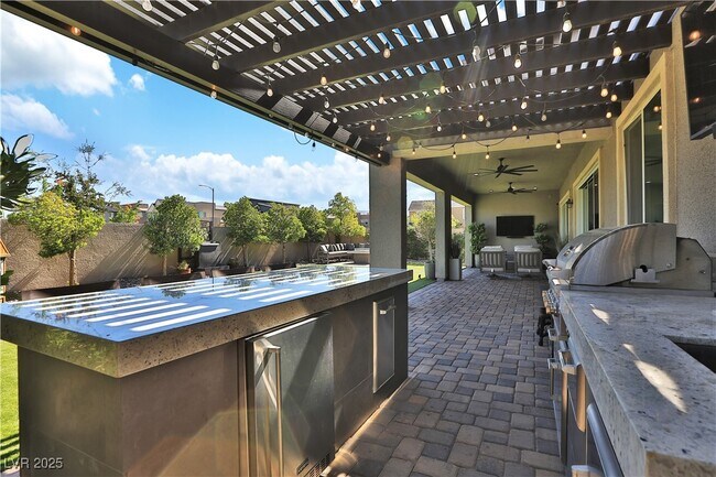 Building Photo - 2586 Hazelburn Dr