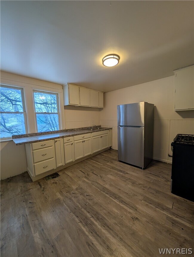 Building Photo - 67 Barton St