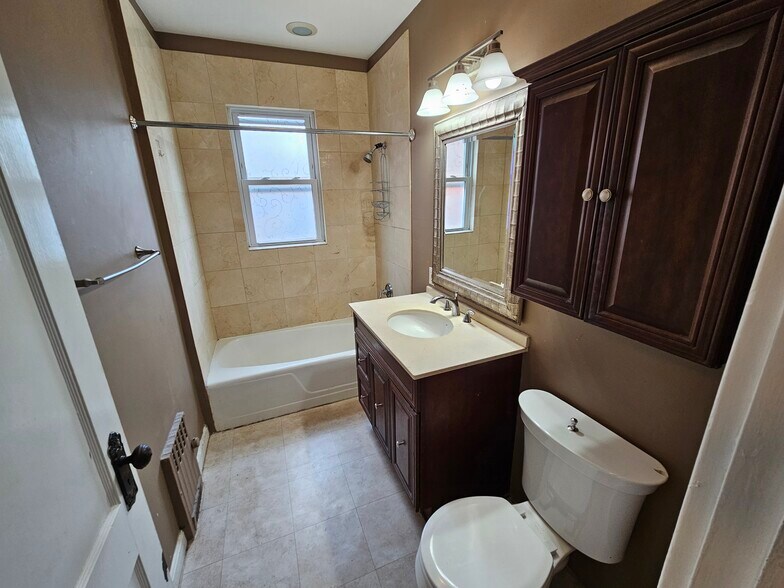 Building Photo - 82 Walnut St