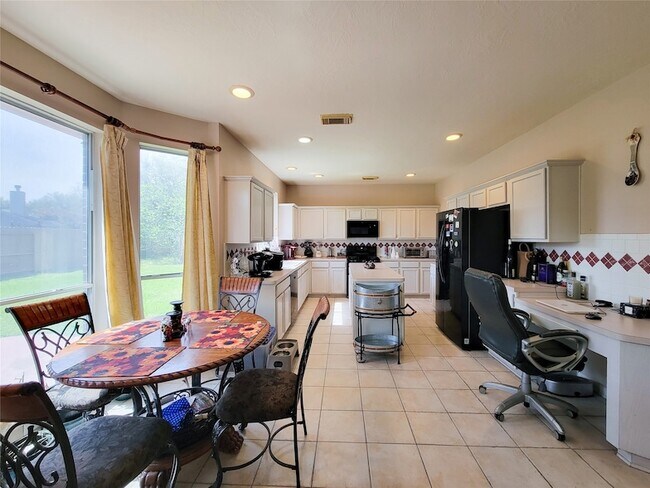 Building Photo - 8002 Weeping Willow Pl