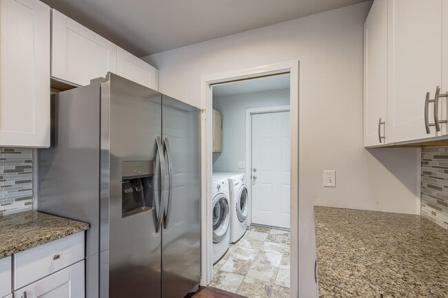 Building Photo - 324 Stratford Ln