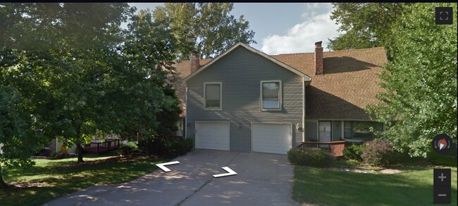 FRONT HOUSE - 8 NE 62nd Pl