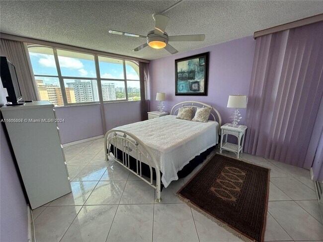 Building Photo - 100 Golden Isles Dr