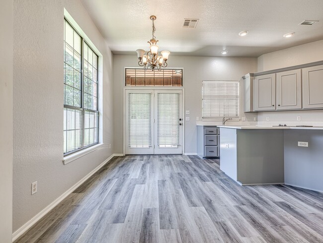 Building Photo - Beautifully remodeled home in Edmond + Edm...
