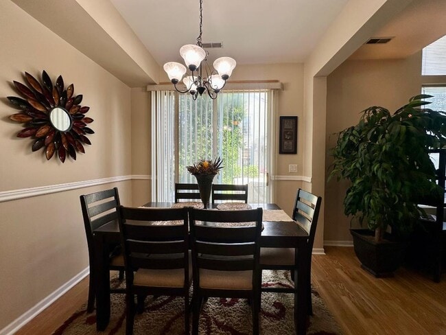 Building Photo - 3334 Bromley Ln