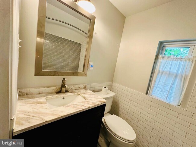 Building Photo - 2500 Lake Ave