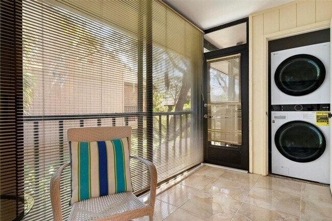 Building Photo - SEASONAL TROPICAL GETAWAY!