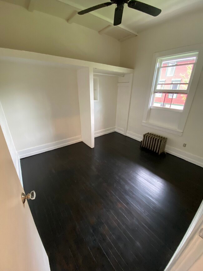 Building Photo - 122 Wayne St