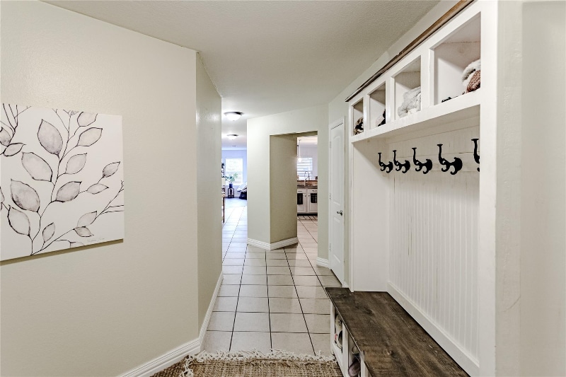 Building Photo - 2048 Lake Trail Dr