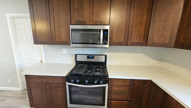 Building Photo - 3 bedroom 2 bath House in Escondido