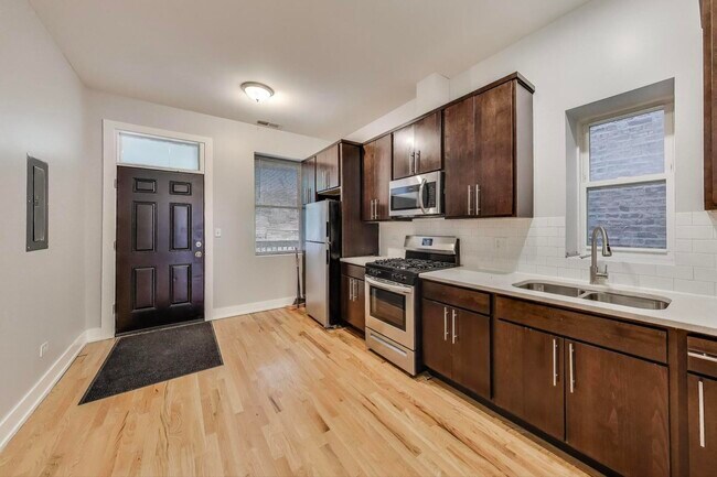 Building Photo - 3939 W Polk St
