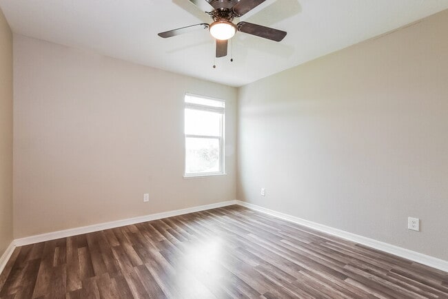 Building Photo - 123 Prairie Falcon Dr