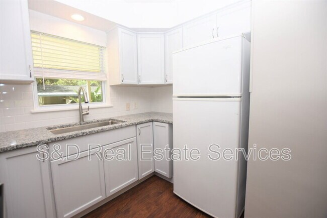 Building Photo - 636 Winfree Ave