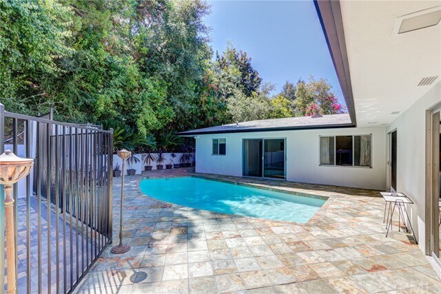 Building Photo - 2740 Hutton Dr