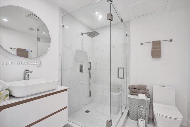 Building Photo - 12478 N Bayshore Dr