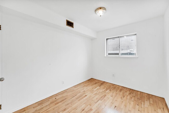 Building Photo - 30 Skyline Dr