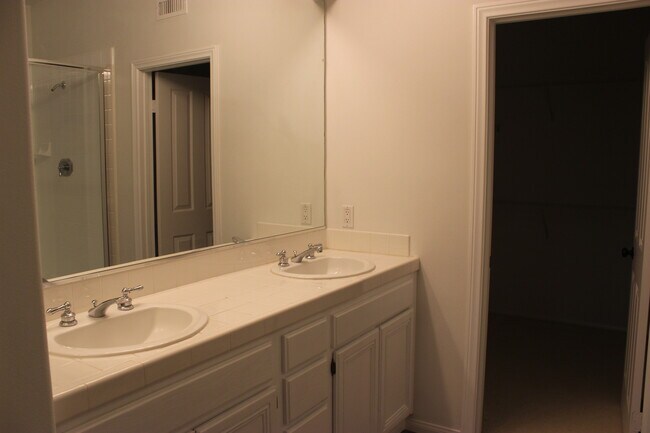 Building Photo - 39 Whispering Pine