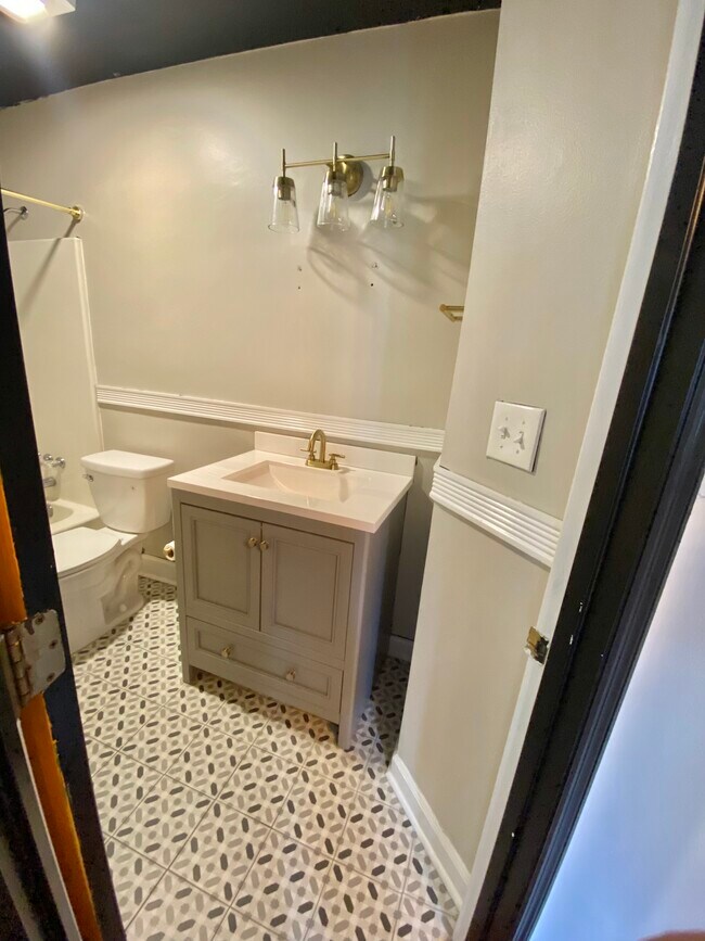 Downstairs bedroom - 702 Defoors Lndg NW