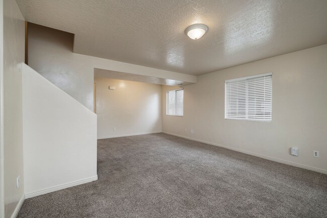 Building Photo - Spring Creek Townhome Available Now!