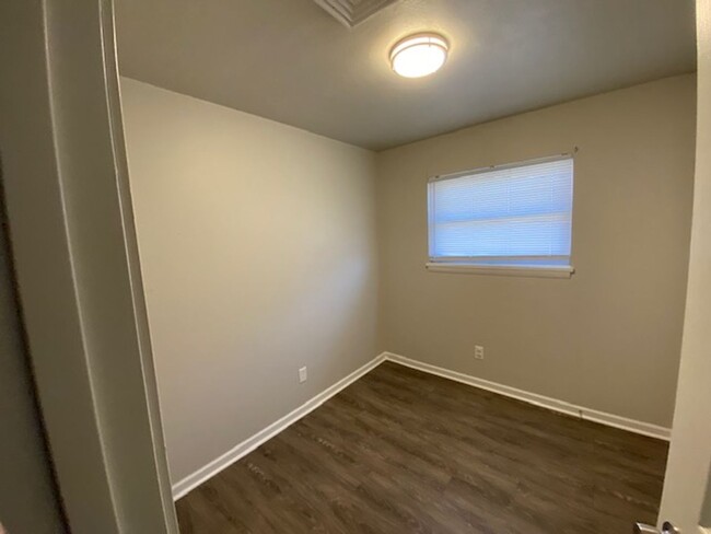 Building Photo - NEWLY REMODELED 3 BEDROOM 1 BATH IN WEBB C...