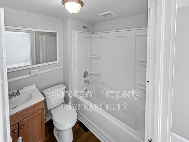 Building Photo - 24 Jones St