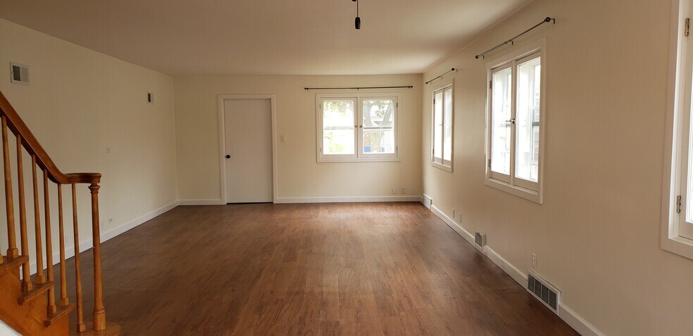 Living/Dining Room - 2331 S 59th St