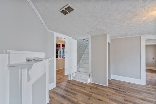 Building Photo - 319 Montague St