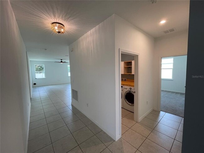 Building Photo - 689 Crown Rose Dr
