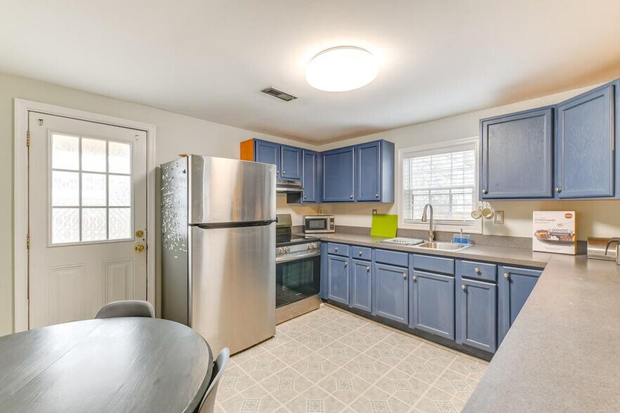 Building Photo - 1913 Dinwiddie Ave