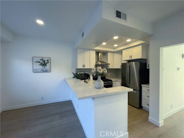 Building Photo - 330 Fallingstar