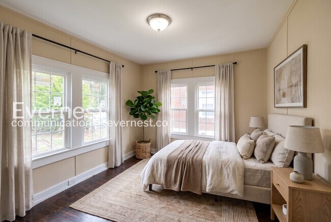Building Photo - 3 Bed, 1 Bath Home with Fenced Yard / Pet-Friendly / Available Now!