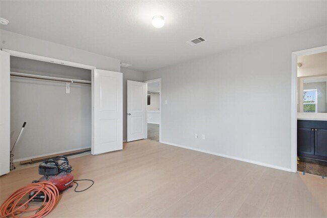 Building Photo - 10402 Waverunner