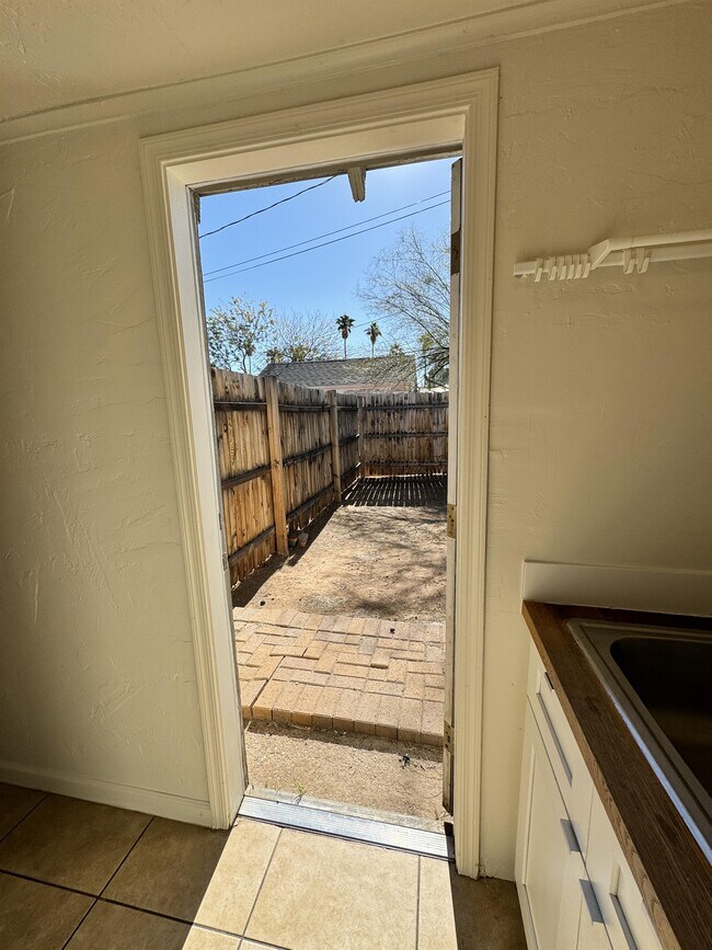 Building Photo - 2014 N 16th Ave