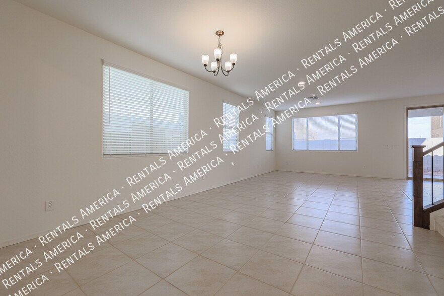 Building Photo - 10036 E Tiburon Ave