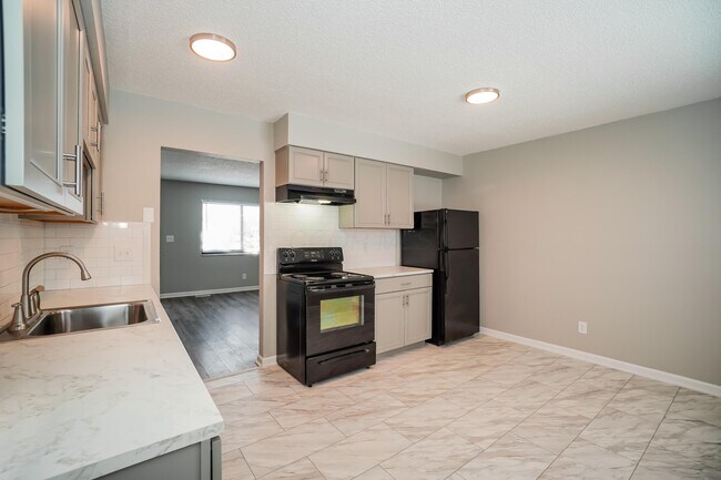 Building Photo - 1571 Kerryglen Dr