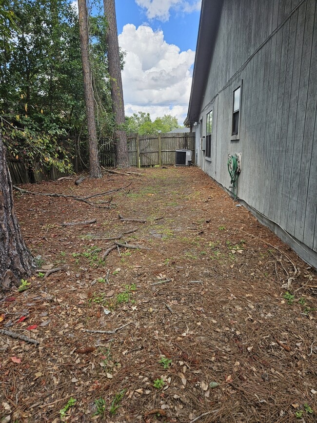 Building Photo - 3939 Hunters Lake Cir W