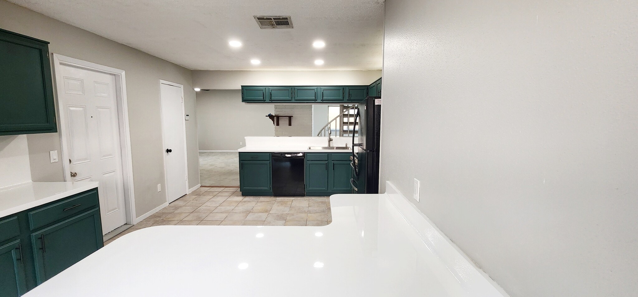 White Expoxy Countertops - 4722 Rainbow Run