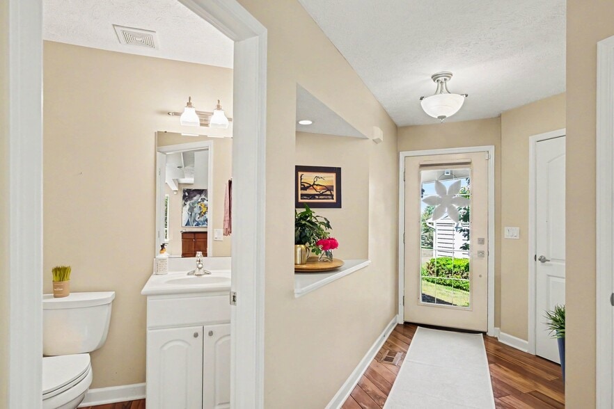 Building Photo - 850 Pinnacle Run Dr SE