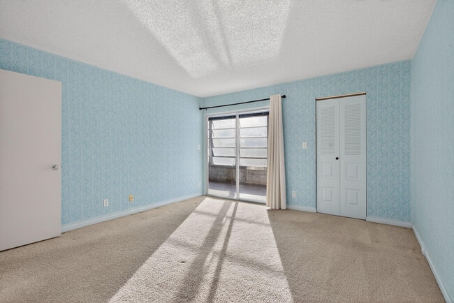 Building Photo - 1904 Bermuda Cir