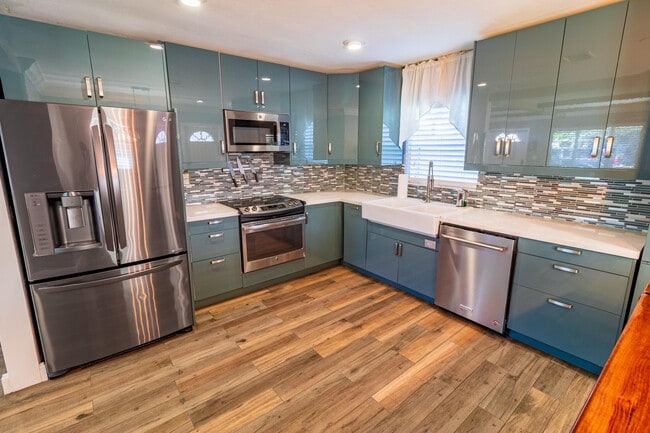 Building Photo - 954 Omar Rd